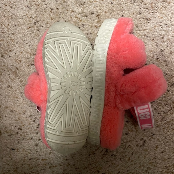 Pink ugg shoes only wore once ! - Picture 2 of 2